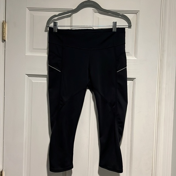 Athleta Stride Reflective Capri/Crop Legging Black Size Medium - Picture 2 of 13